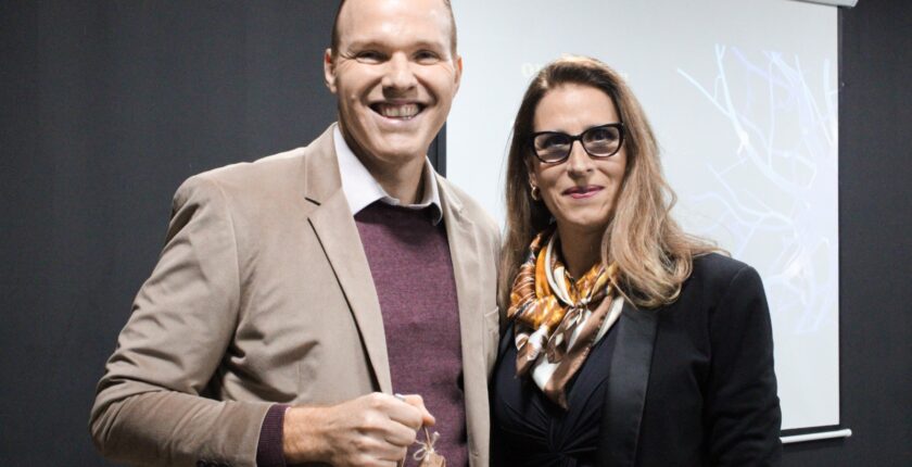 Dr. Marcelo Rezende Young Blood e Coordenadora Geral Daniela Gaspardo Folquitto.